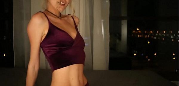  Amateur webcamgirl with an amazing body playing streaming | full version - webcumgirls.com